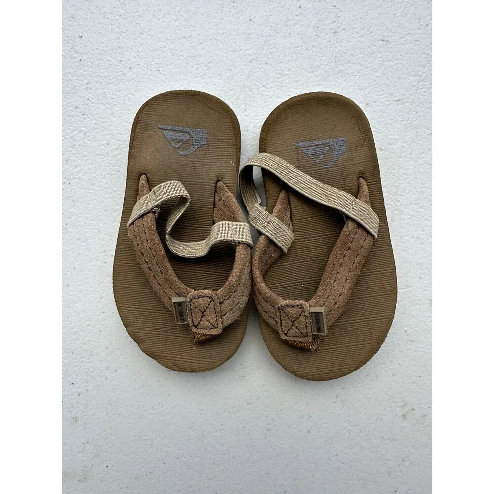 Quiksilver Kids' Carver Suede Flip-Flop T-Strap Elastic Back Strap Sandals